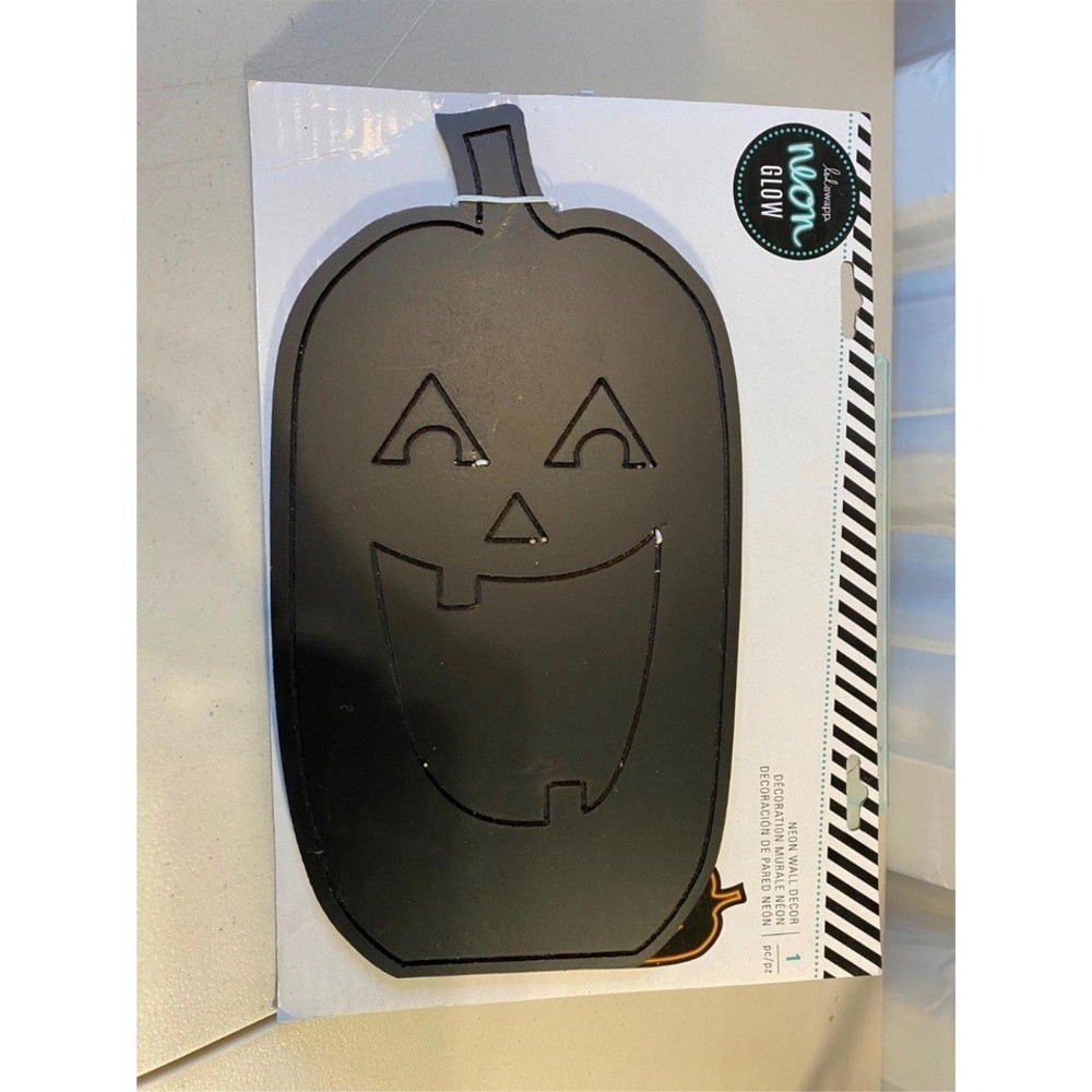 Heidi Swapp Neon Glow Wall Decor Pumpkin Halloween DIY Jack-O-Lantern Black